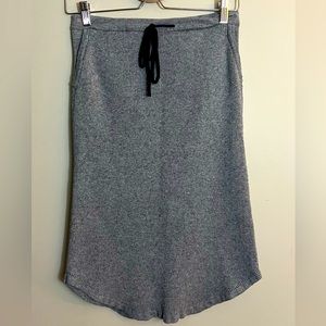 Super cute knit grey skirt with draw string | Size M | Pink Martini Brand